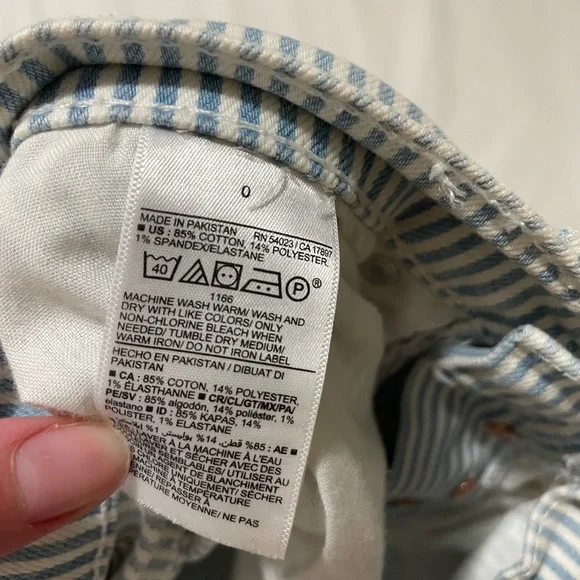 Old Navy Light Blue and White Pinstriped Women’s Jeans - Picture 5 of 5